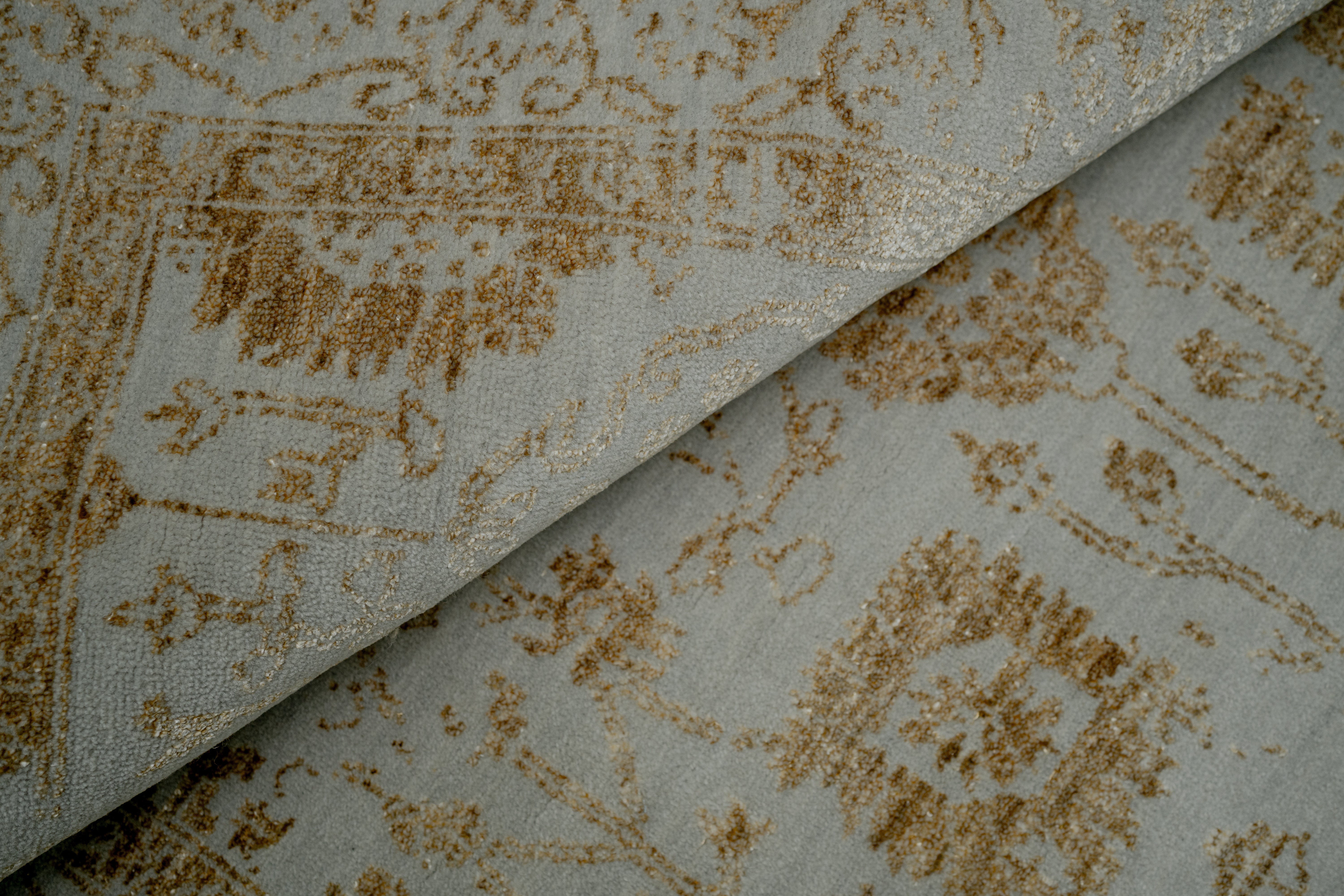 Handknotted Modern Carpet DIA- 11 VASE 3